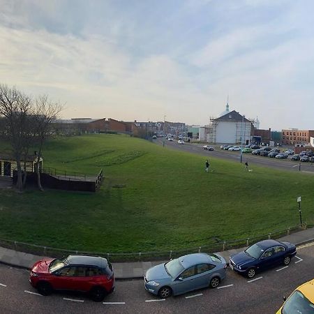 Hightide Seaside Apartment With Beach & Spanish City Views Whitley Bay Exterior foto